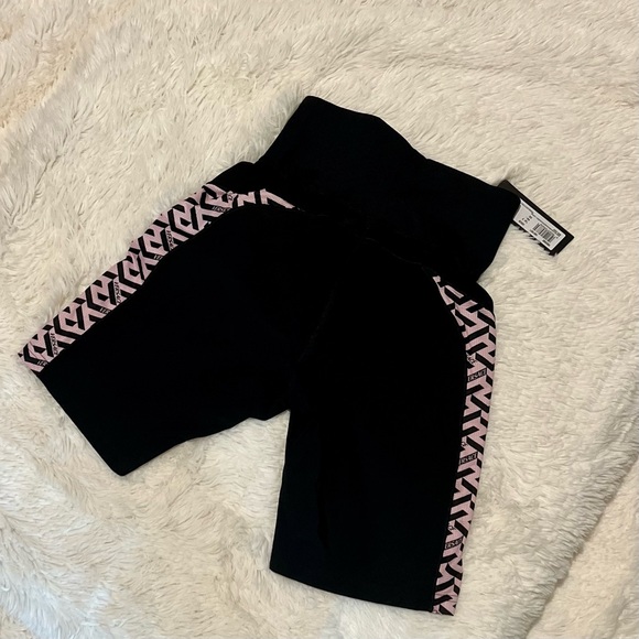 NWT Versace Greca Signature Accent Gym Shorts - Picture 7 of 8